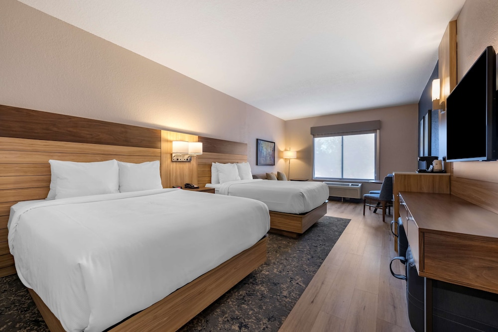 Standard Room, 2 Queen Beds, Non Smoking (with Sofabed)