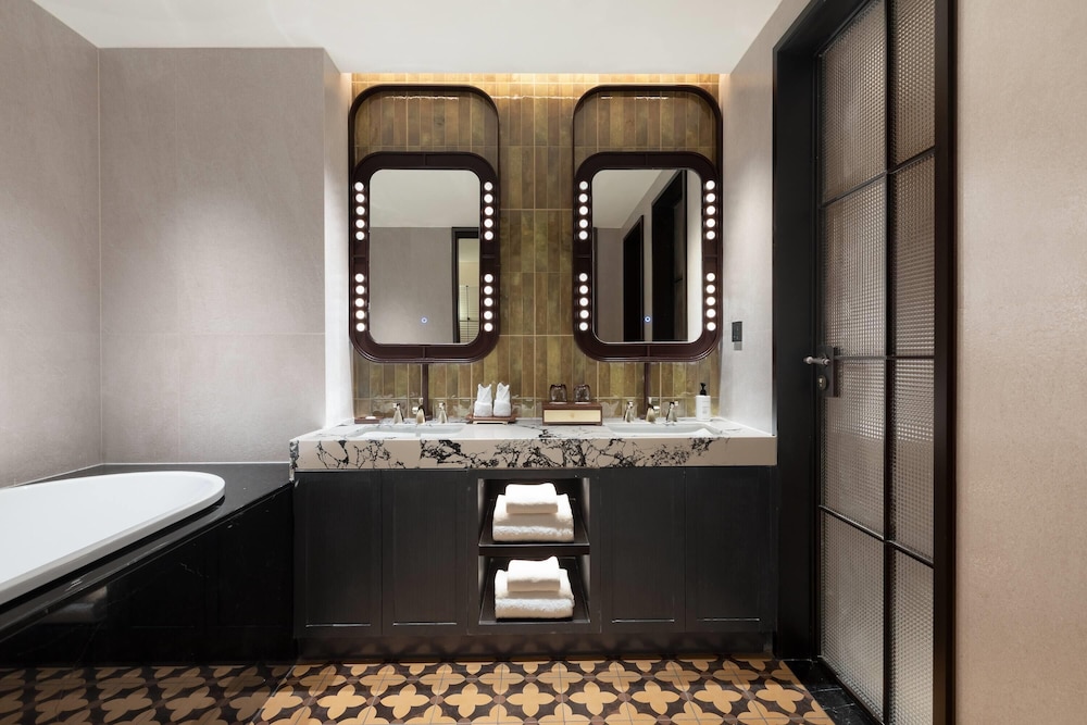 Quiet Elegant Suite photo 2