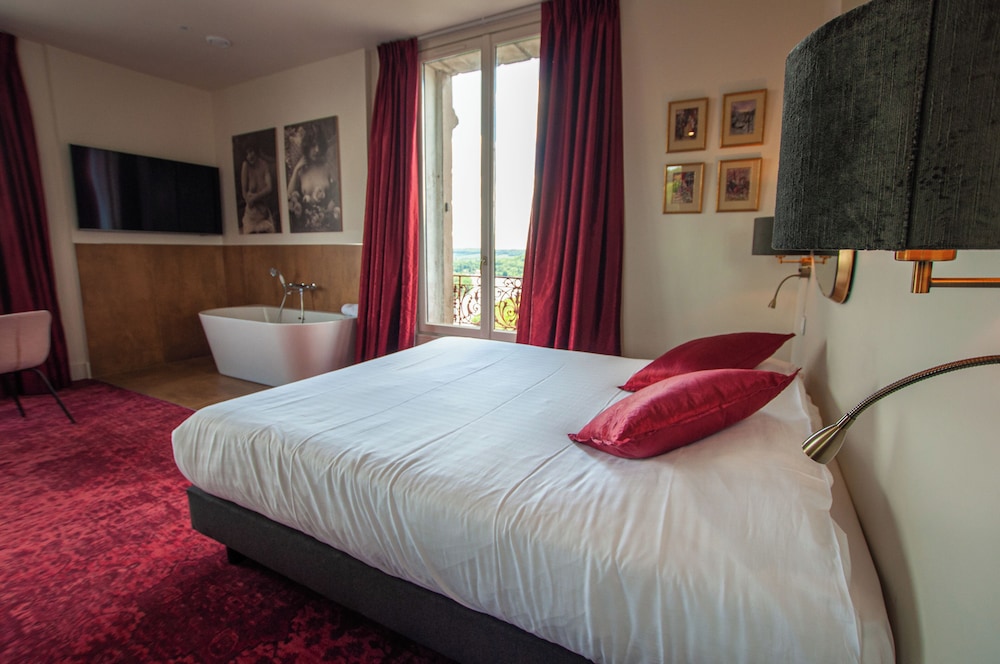 Premium Double Room, 1 Queen Bed, River View photo 2