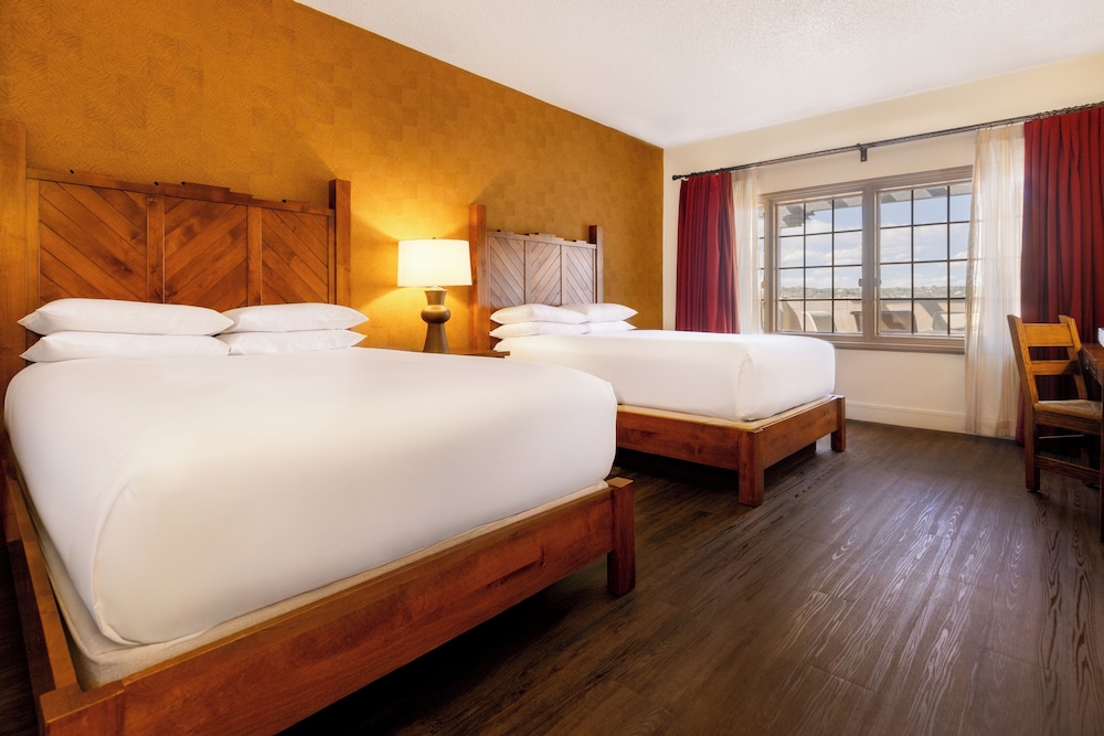 Suite, 2 Double Beds, Mountain View (One Bedroom Double Suite)