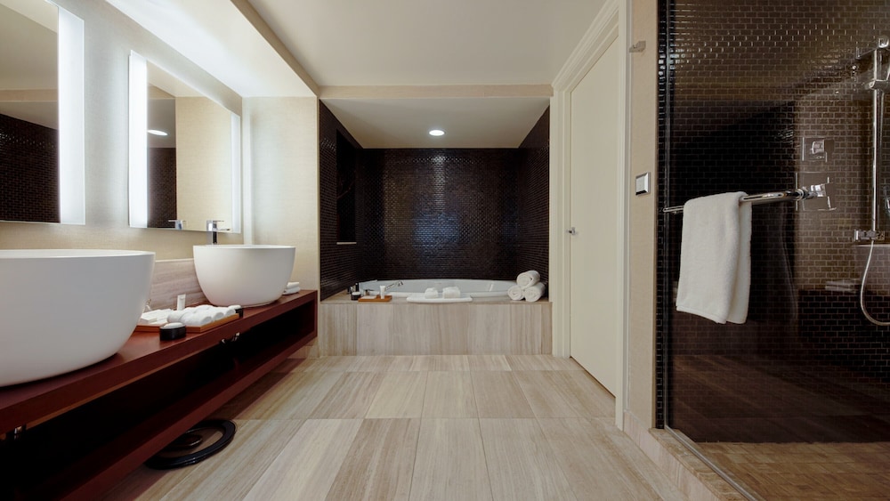 Nobu Sake Suite - Photo 4