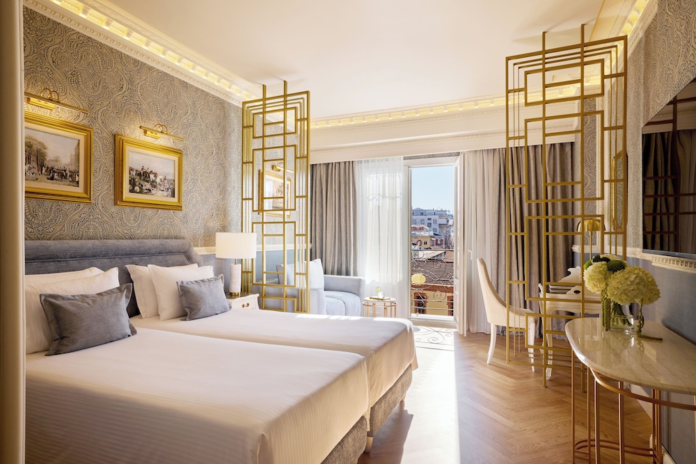 Deluxe Suite Twin Beds with Ladadika View