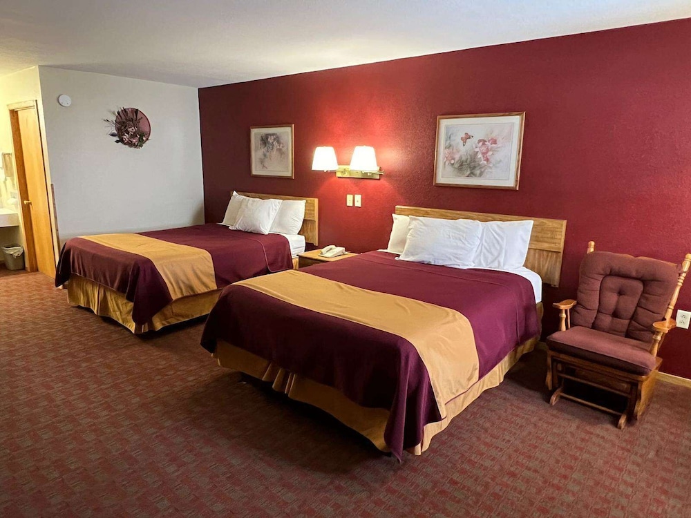 Room, 2 Queen Beds - Photo 1