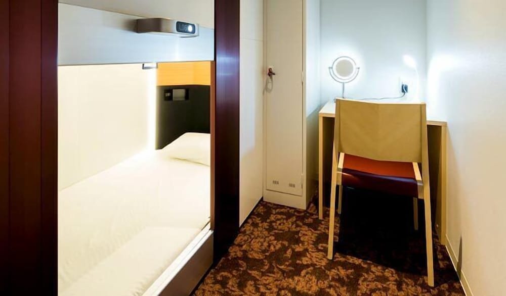 Cabin Type Capsule, Women Only photo 2