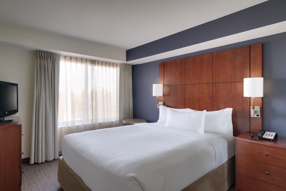Suite, 1 Bedroom (Mobility Accessible, Roll-In Shower) photo 3