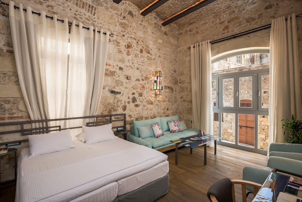 Deluxe Suite, 1 King Bed With Sofa Bed