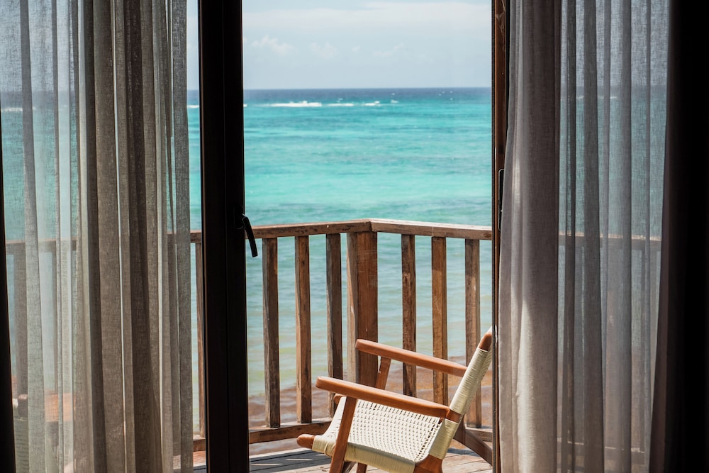 Beachfront Rooftop - Photo 10