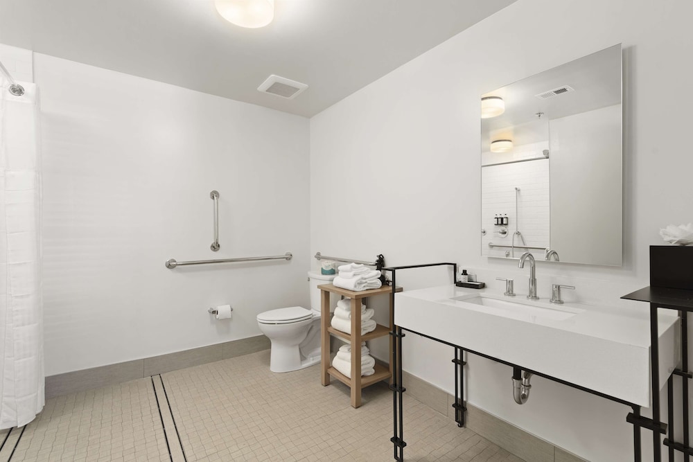Room, 1 King Bed, Accessible (Mobility & Hearing, Roll-in Shower) - Photo 5