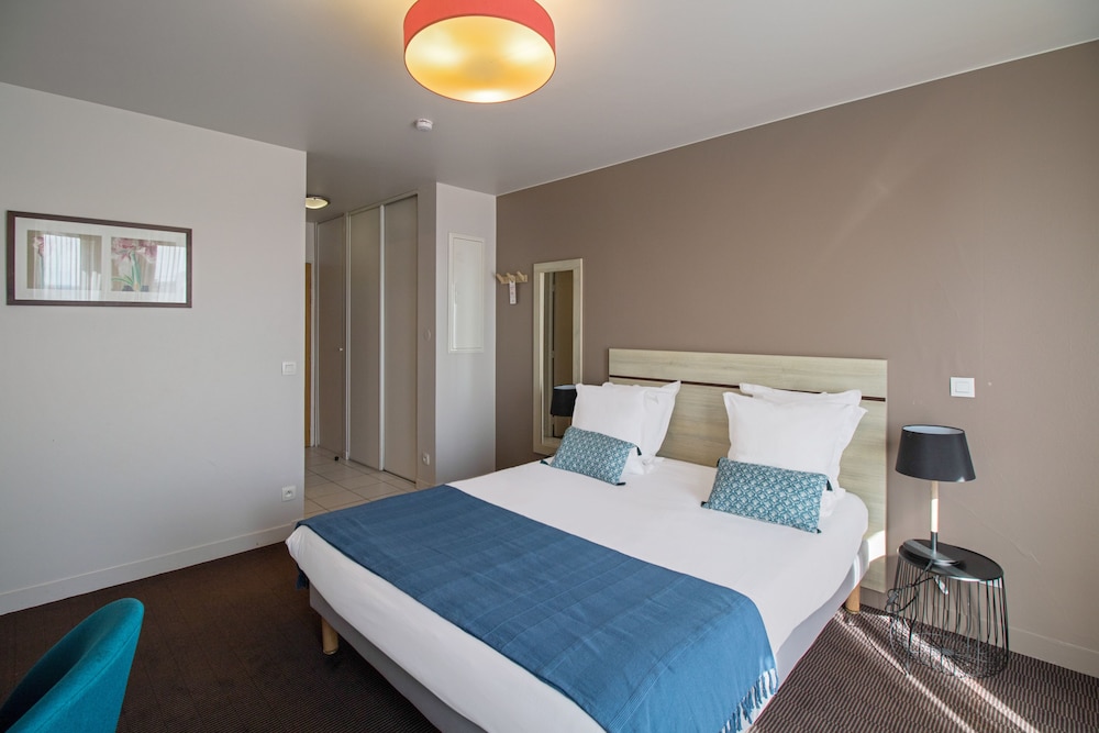 Superior Studio, 1 Queen Bed, Kitchenette - Photo 1