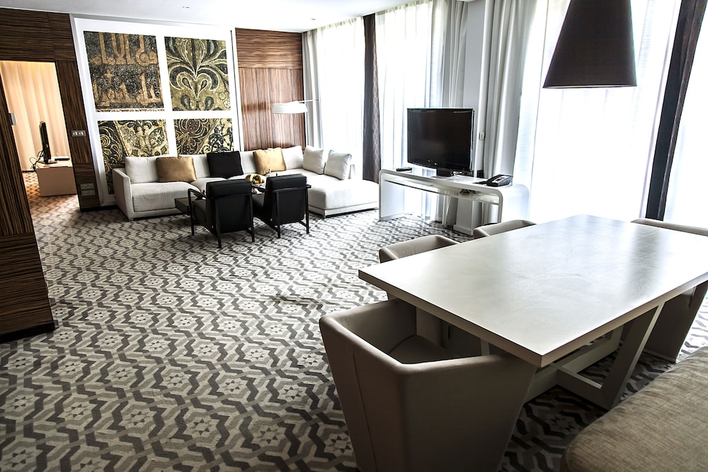 Club Suite, 1 King Bed, Club Lounge Access (Prestige) photo 3
