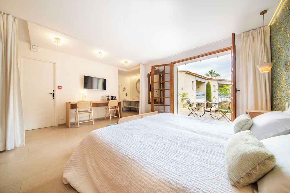 Deluxe Double Room, 1 Queen Bed, Terrace - Photo 6