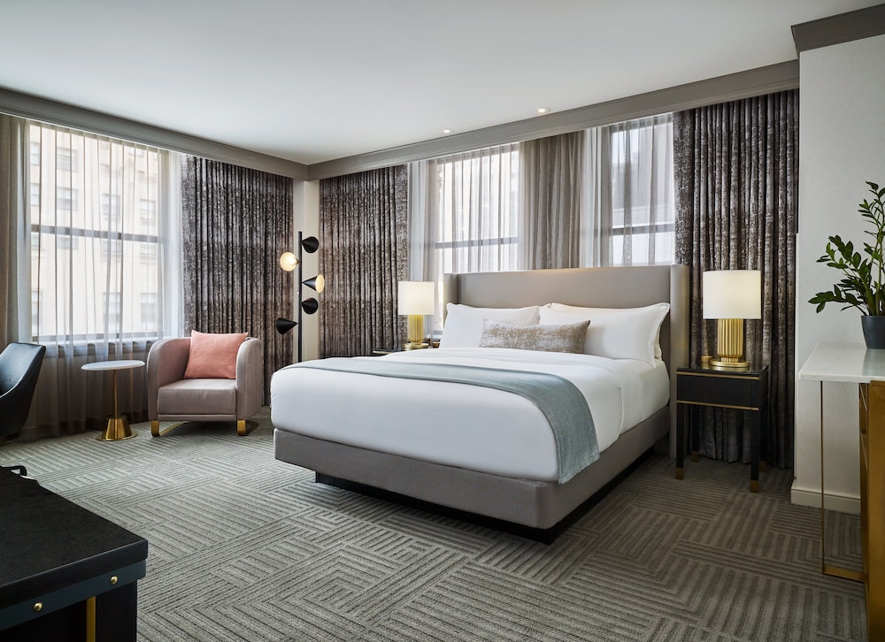 Deluxe Suite, 1 King Bed with Sofa bed
