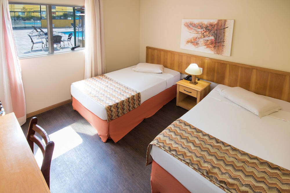 Standard Twin Room - Photo 9