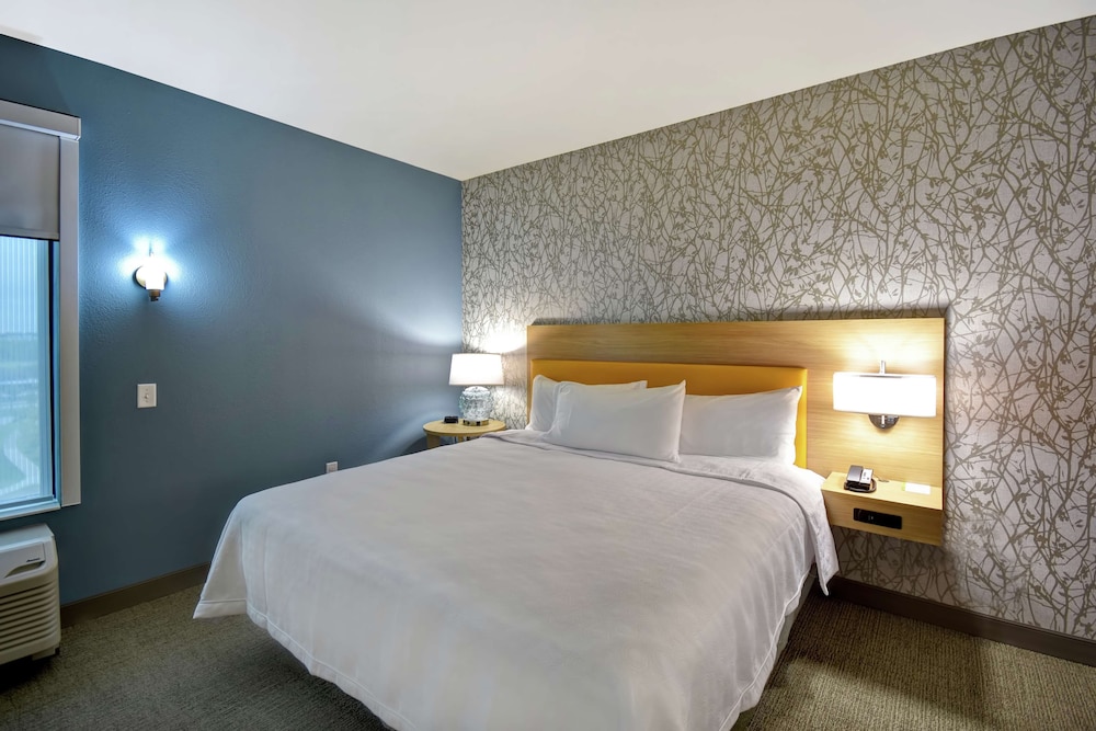 Suite, 1 King Bed, Accessible, Bathtub photo 2
