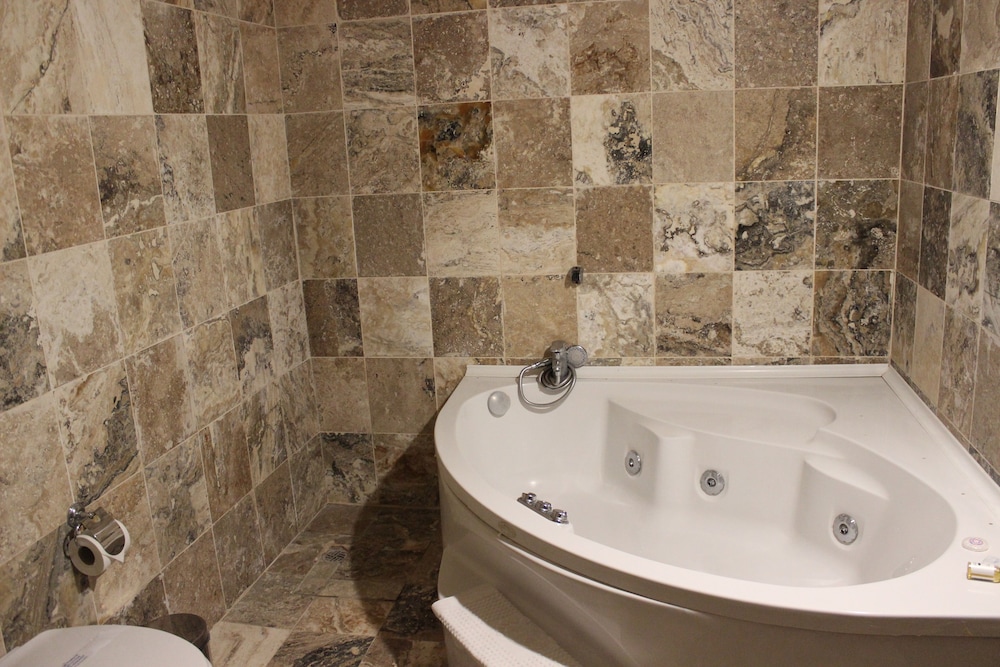 Business Suite, 1 Double Bed, Valley View photo 3