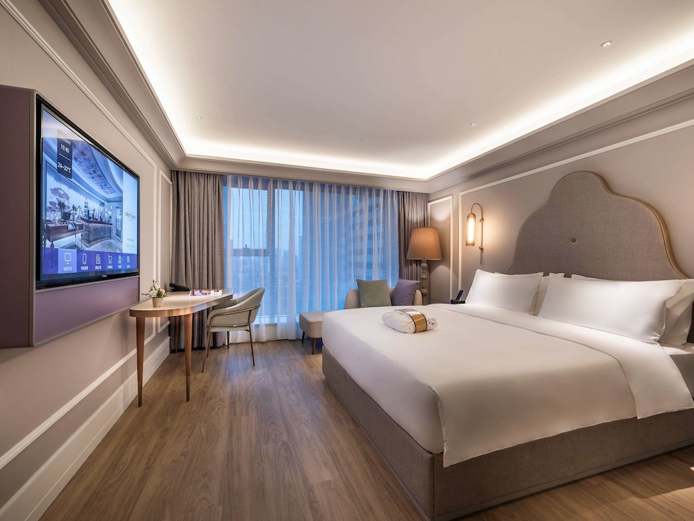 Superior Room, 1 King Bed photo 3