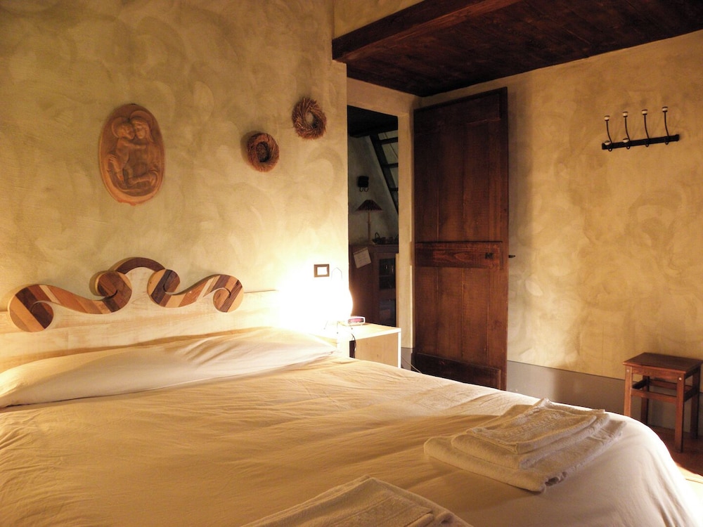 Apartment, Hill View