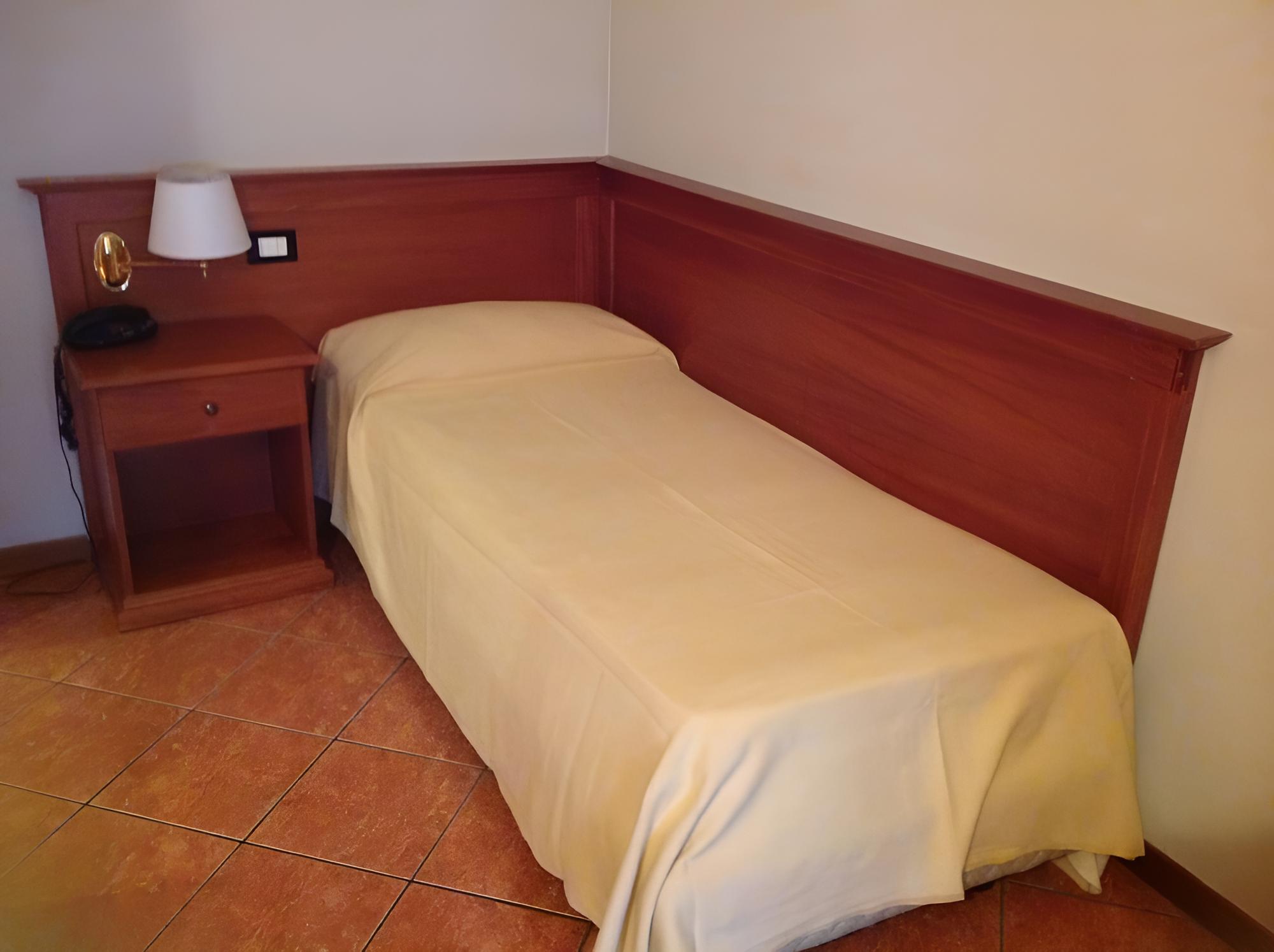 Single Room photo 2