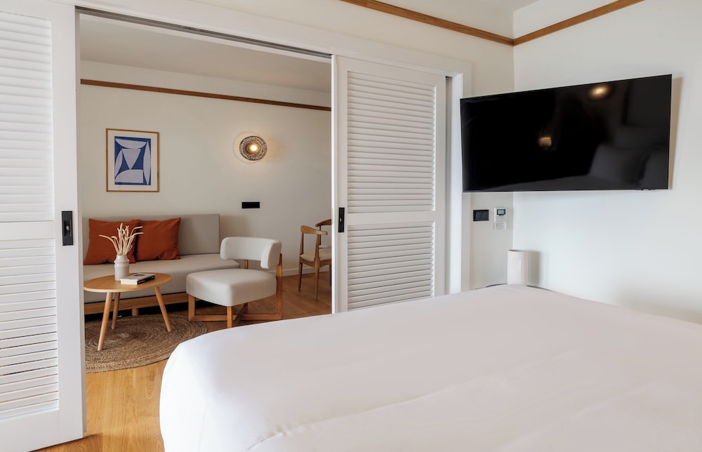 King Suite, Sea View - Photo 4