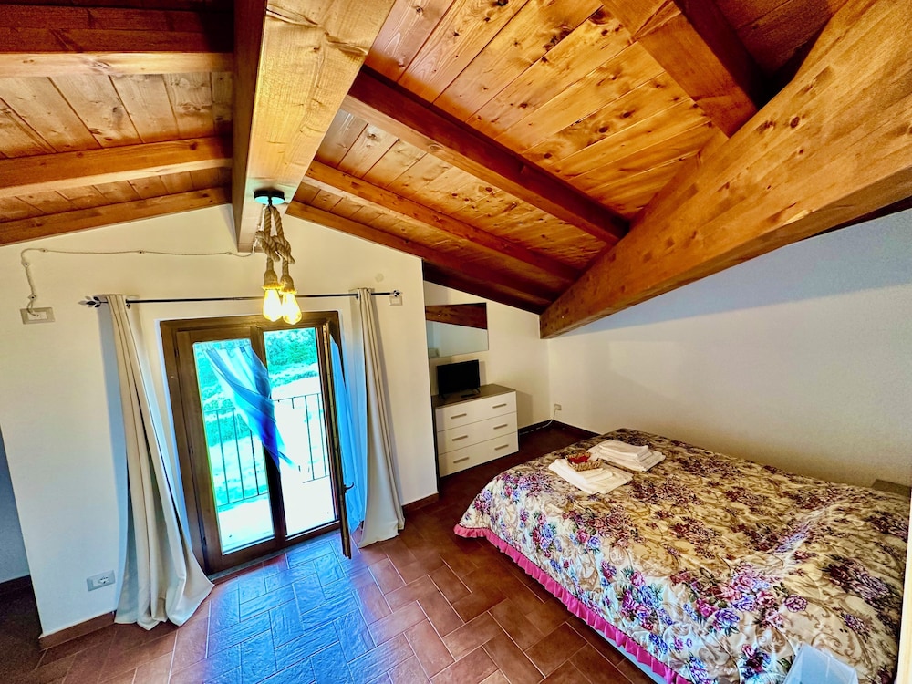 Standard Double Room, 1 King Bed photo 3
