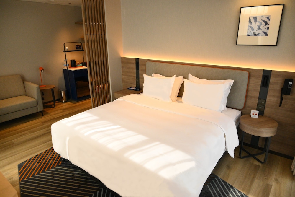 Standard Room, 1 King Bed, Garden View photo 1