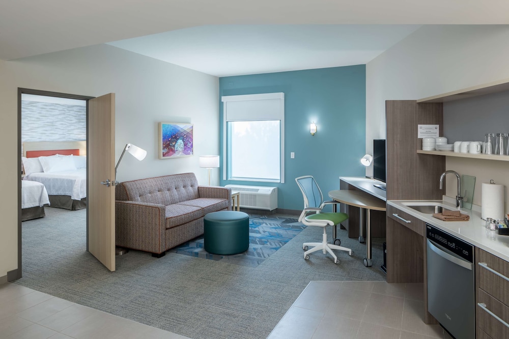 Suite, 2 Queen Beds, Accessible (Roll-In Shower), photo 6