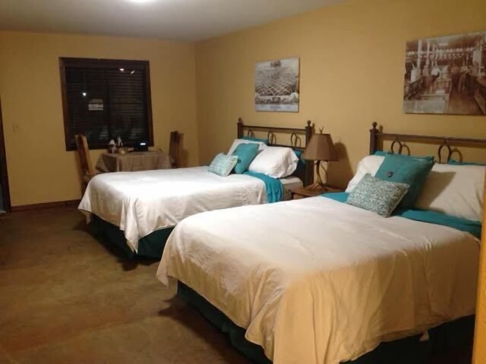 Standard Room, 2 Queen Beds, Non Smoking photo 1