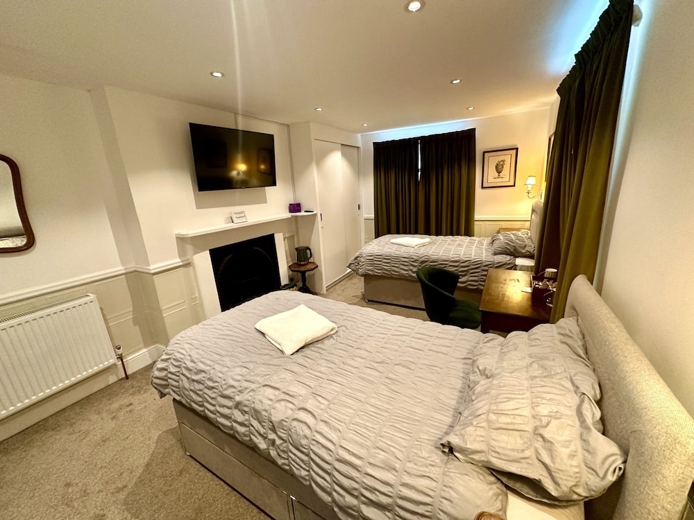 Economy Twin Room, Ensuite (R6)