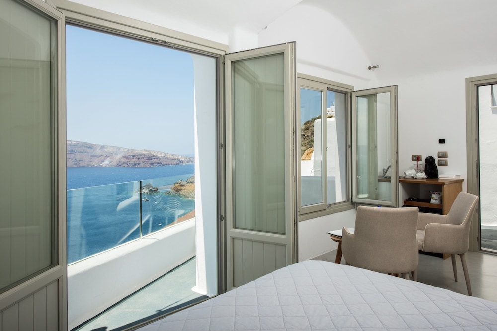 Honeymoon Suite with Outdoor Hot Tub and Caldera View - Photo 20