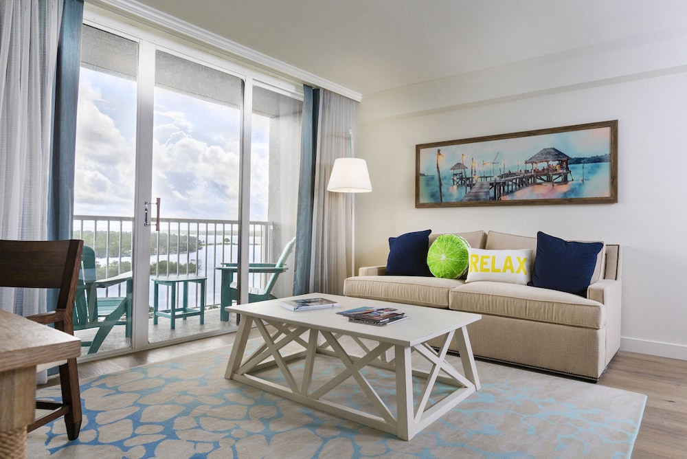 King Balcony Suite photo 2
