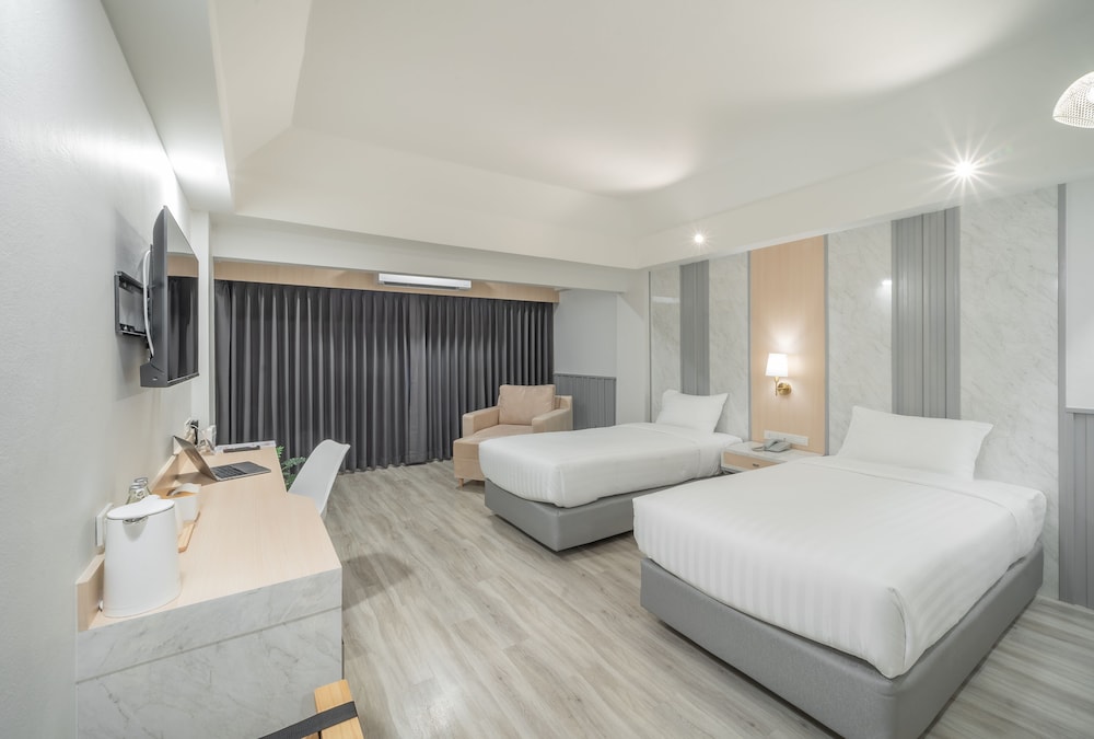 Deluxe Twin Room - Photo 9