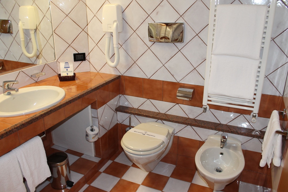 Standard Double Room - Photo 4