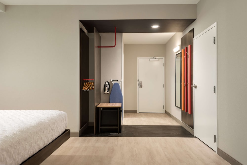 Room, 1 King Bed, Accessible, Bathtub (Hearing) photo 1