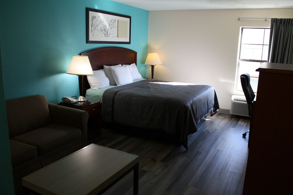 Standard Room, 1 King Bed photo 3