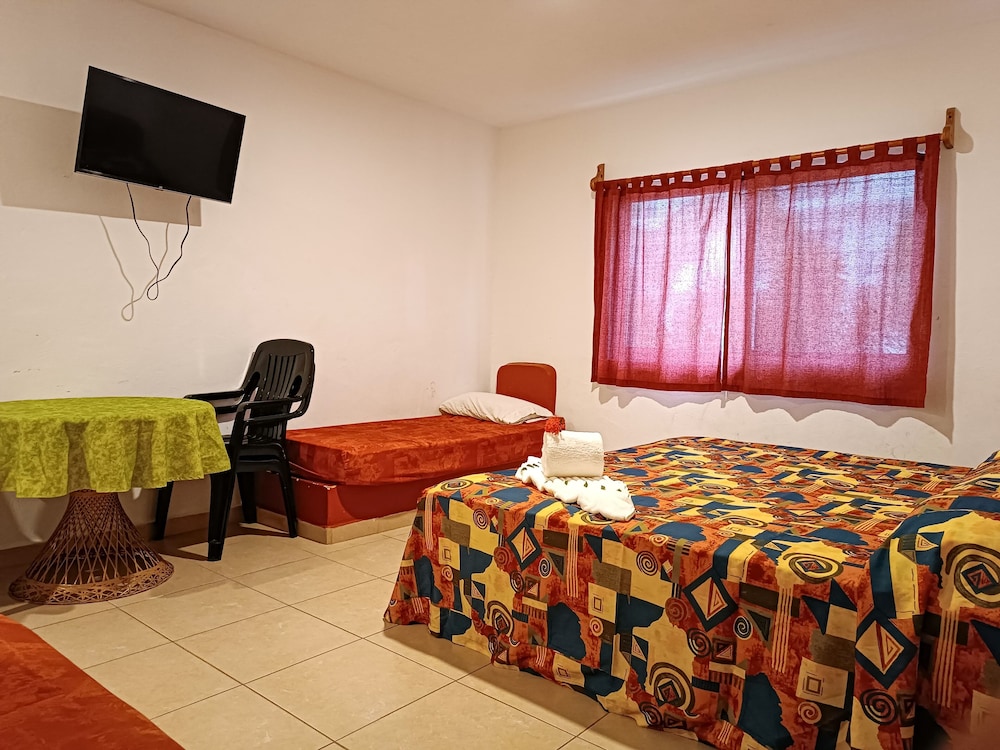Family Room, Multiple Beds, Kitchenette photo 2