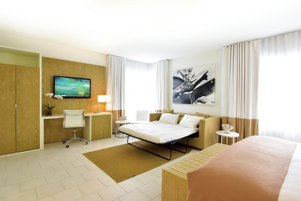 Deluxe Room (with Sofa Bed, 3 Persons) photo 3