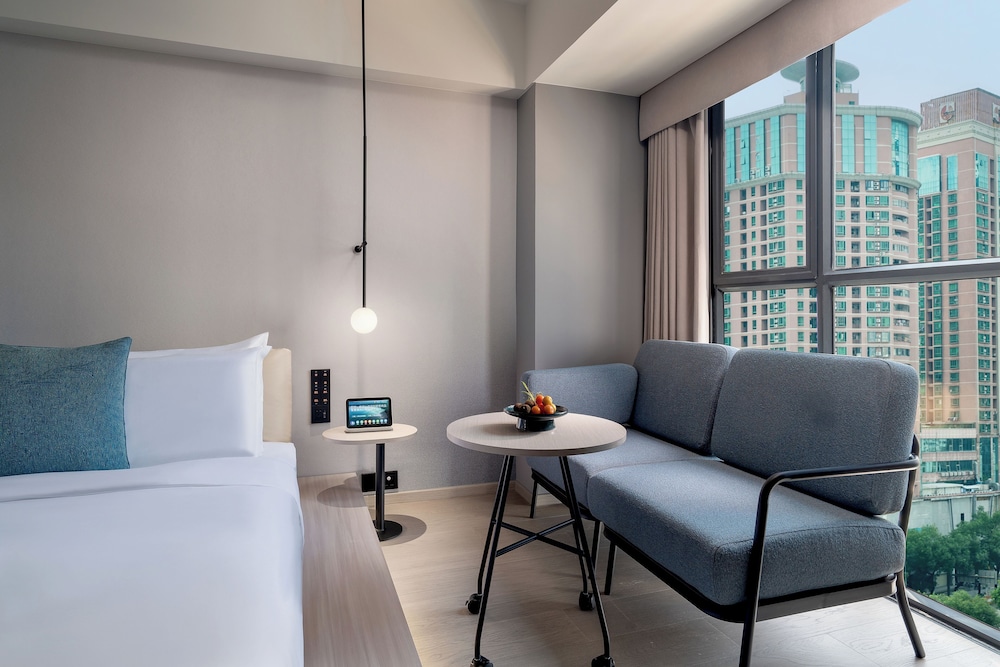 Business Double Room, 1 Bedroom, Non Smoking, City View photo 2