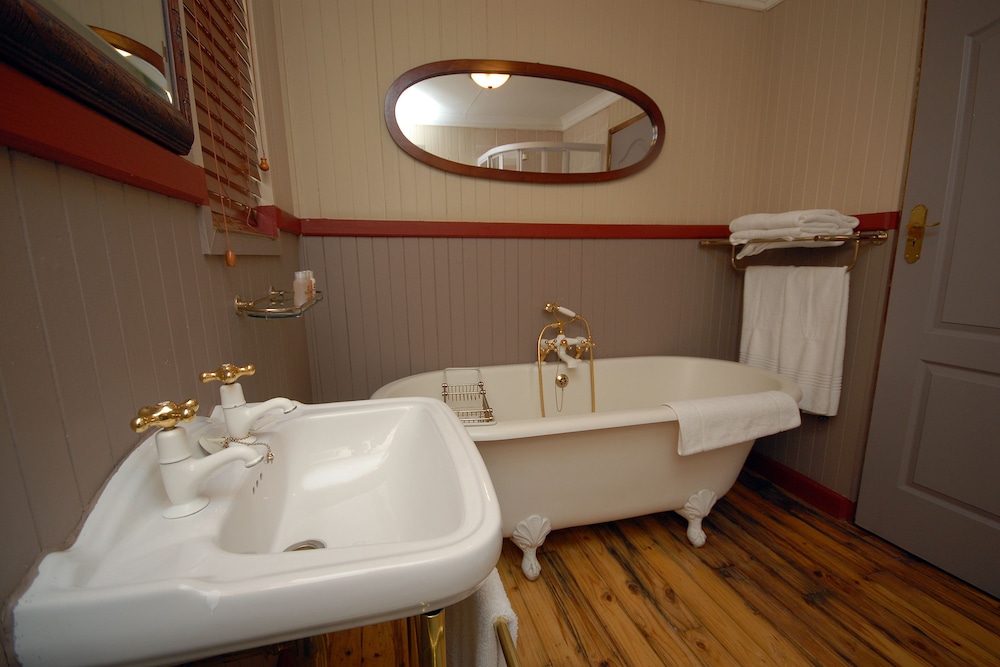 2 Bedroom Bush Lodge photo 2
