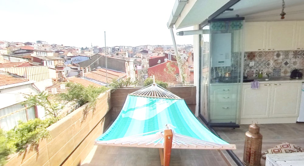 Romantic Loft, 1 Double Bed, Terrace, City View photo 1