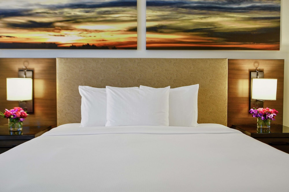 Junior Suite, 1 King Bed - Photo 1