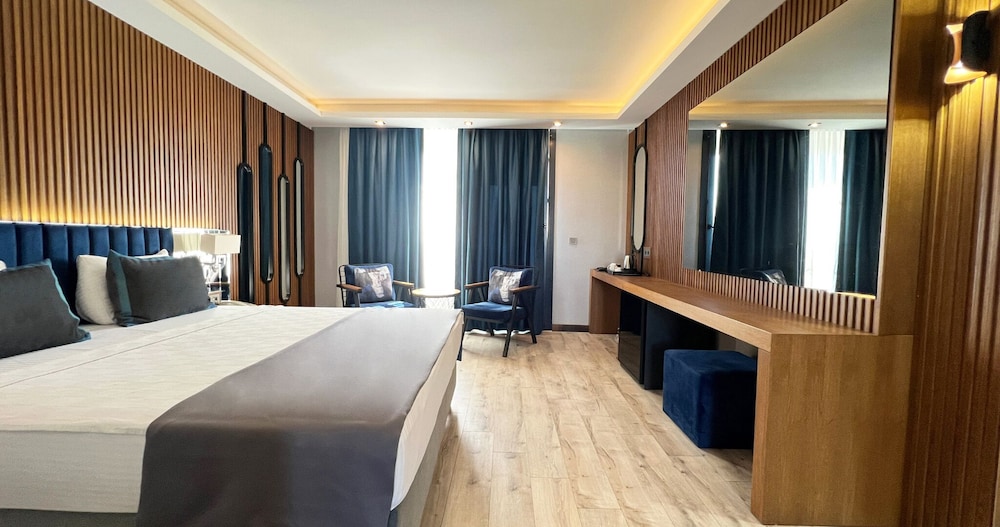 Superior Room, 1 King Bed