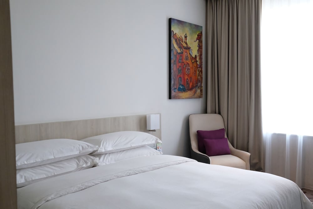Room, 1 King Bed photo 2