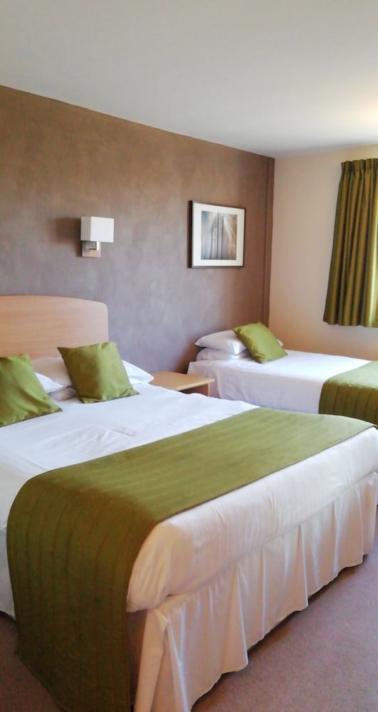 Double Room (with Extra Bed) photo 1