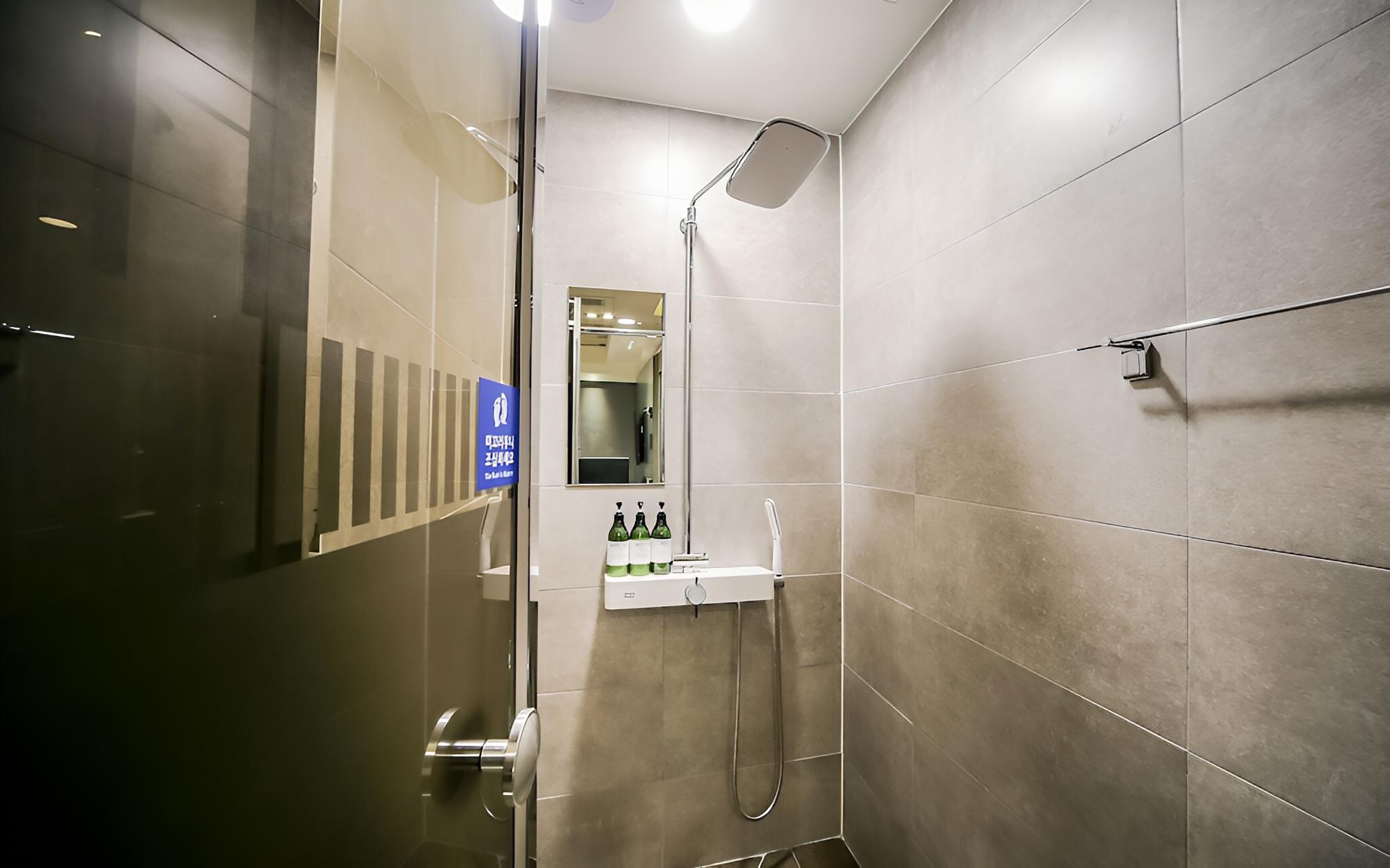 Room (Suite C (double + single with styler ) photo 2