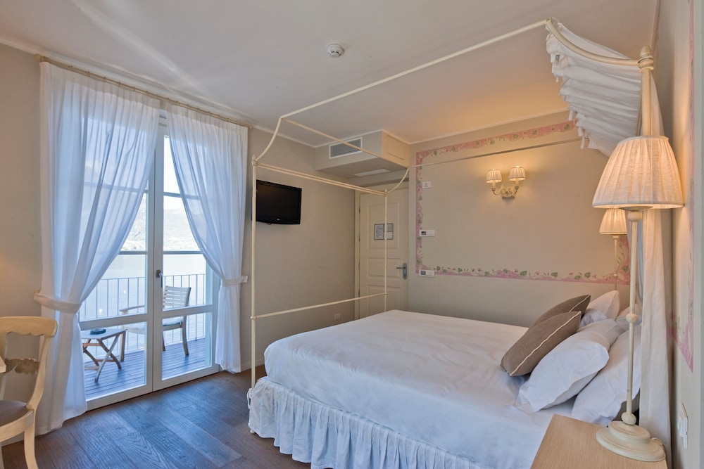 Superior Double Room, Balcony (Second Floor, No Lift Villa) photo 3
