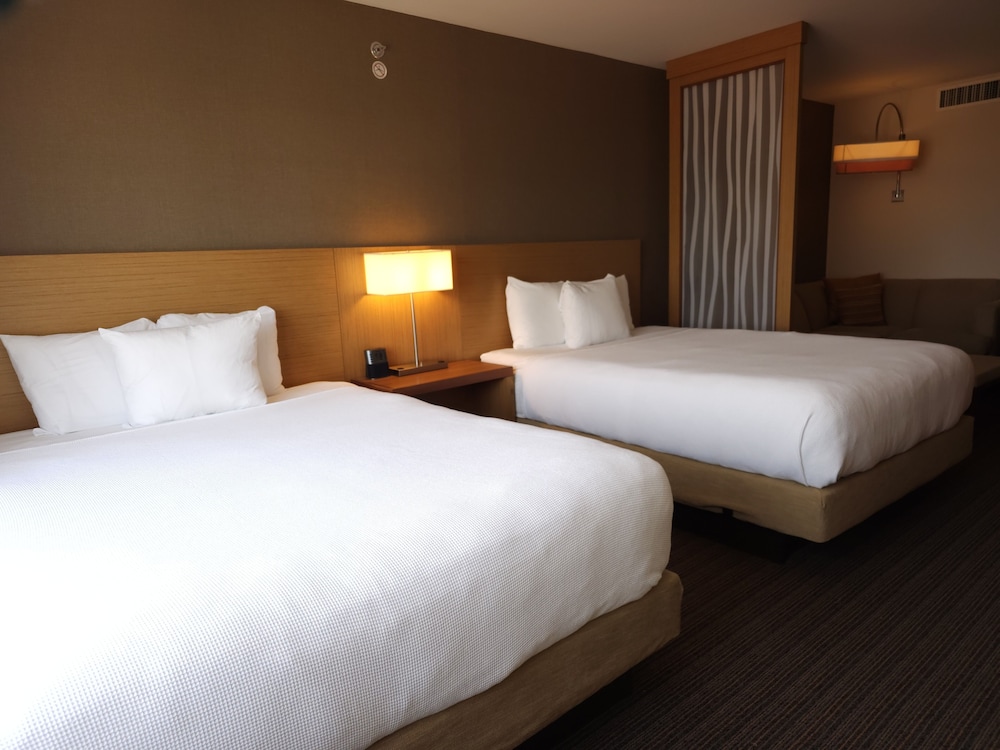 Deluxe Room, Multiple Beds, City View photo 2