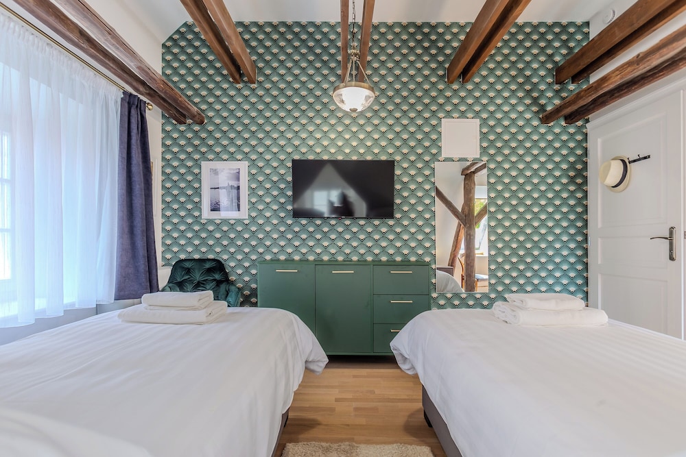 Luxury Room, Multiple Bedrooms (Fulop Panzio-Green Lizard Room)