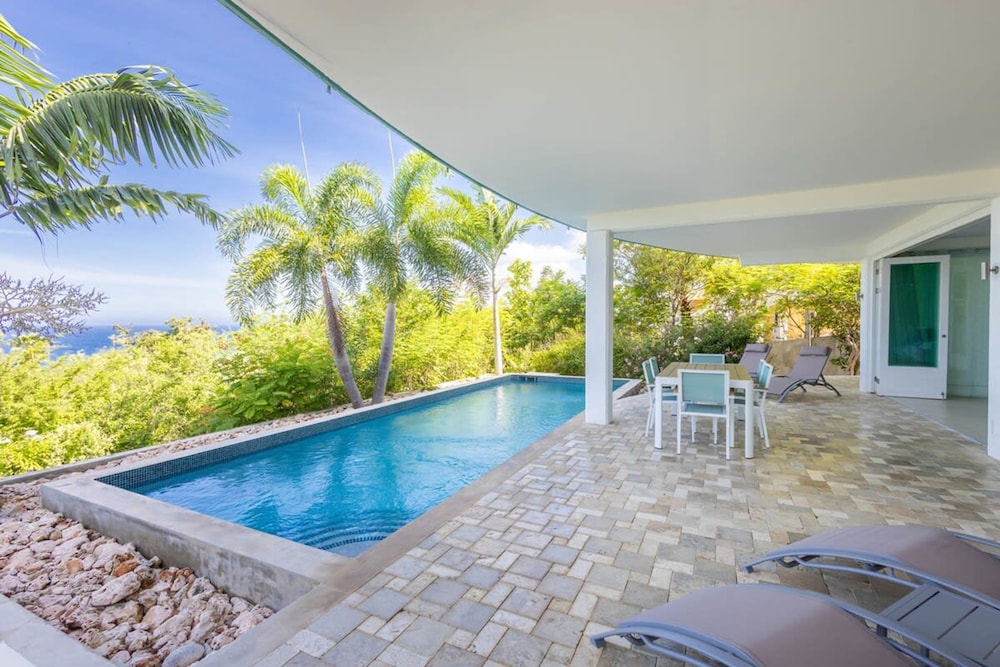 Villa photo 2