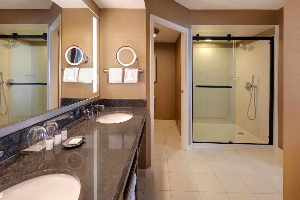 Suite, 1 Bedroom - Photo 5
