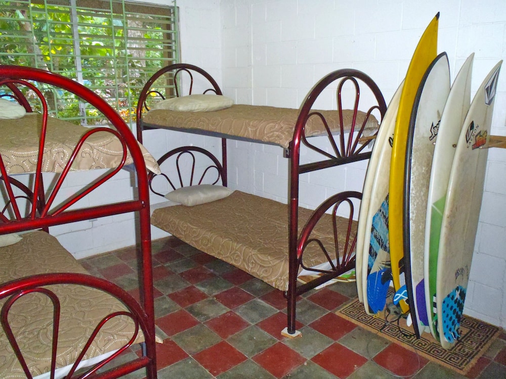 Shared Dormitory, Mixed Dorm, Shared Bathroom (2 Bunk Beds, 4 People) photo 1